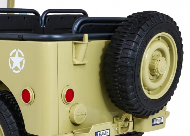 Retro vojenské auto pro 3 děti Matcha + pohon 4x4 + úložné prostory + EVA + pomalý start + MP3 LED