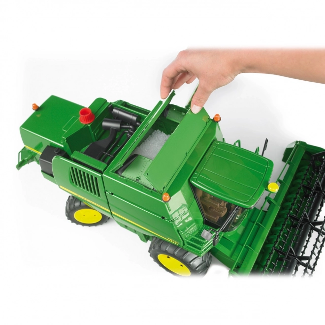 Bruder John Deere T670i Harvester