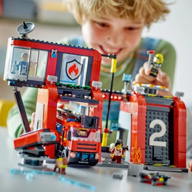 Fire Station With Fire Truck LEGO City