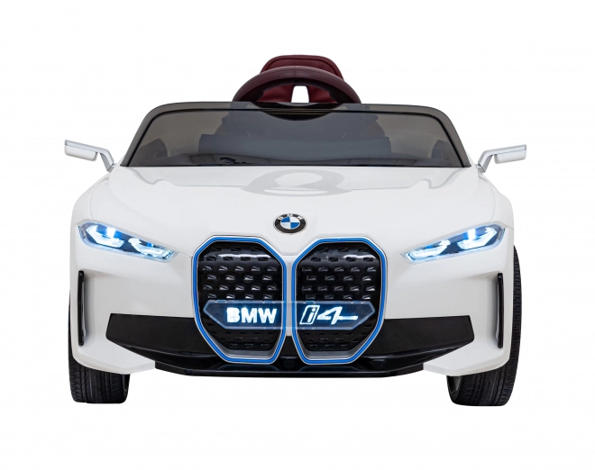 Mașină electrică BMW i4 – Bílé