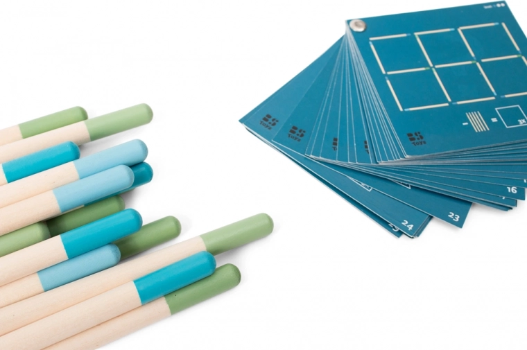 Bastoncini in legno colorati per creare forme