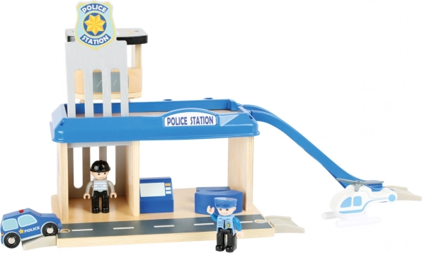 Lesena policijska postaja Small Foot s dodatki