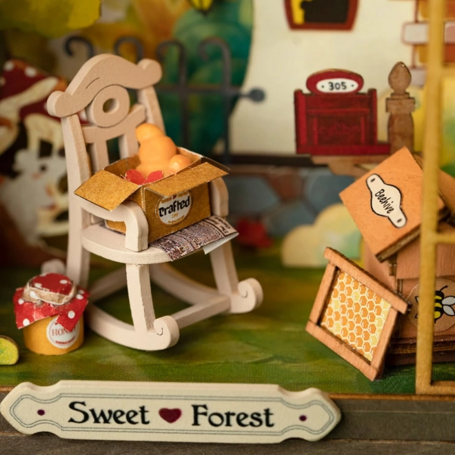 RobotiTime Miniature Theater Honey Forest