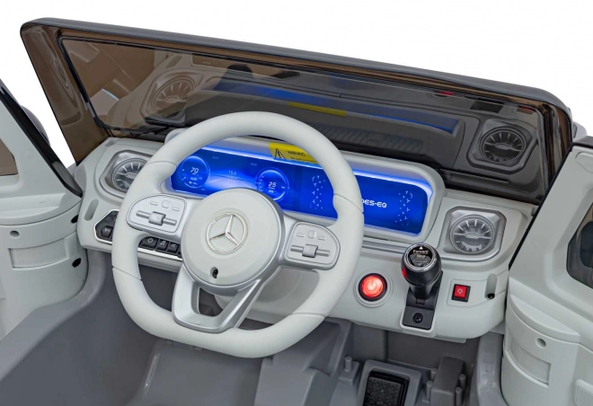Vehiculul Mercedes Benz EQG – Stříbrné
