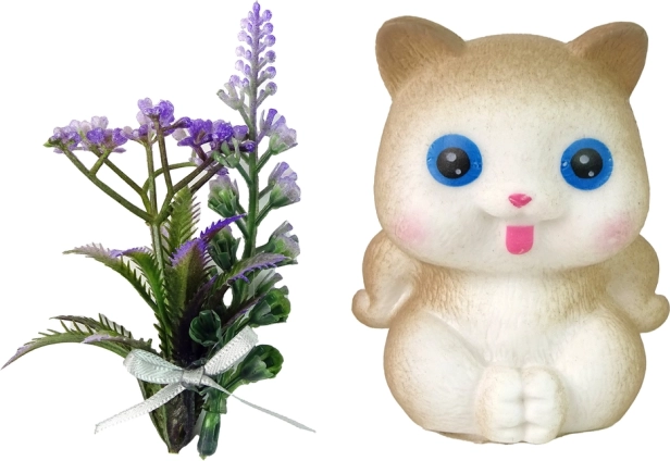Cute accessories: kitten and flowers