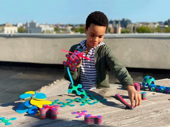 Flexible Magnetic Building Set in Green & Blue