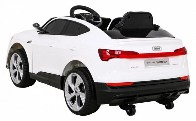 Audi E-Tron Sportback pre deti + Pilot + pohon 4x4 + pomalý rozjazd + rádio MP3 + LED – Biela