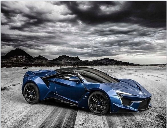 Motivo stiloso FENYR SUPERSport