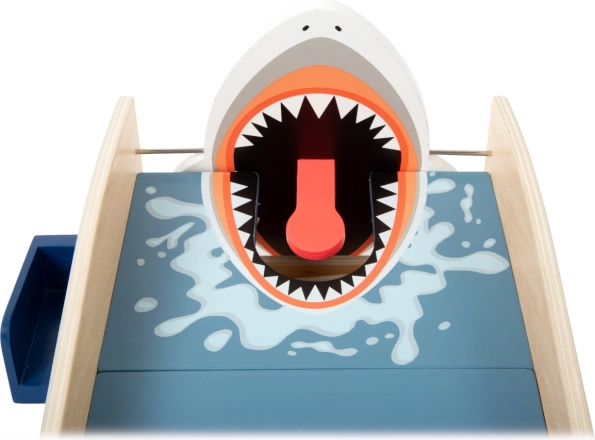 Shark jaws that really snap shut