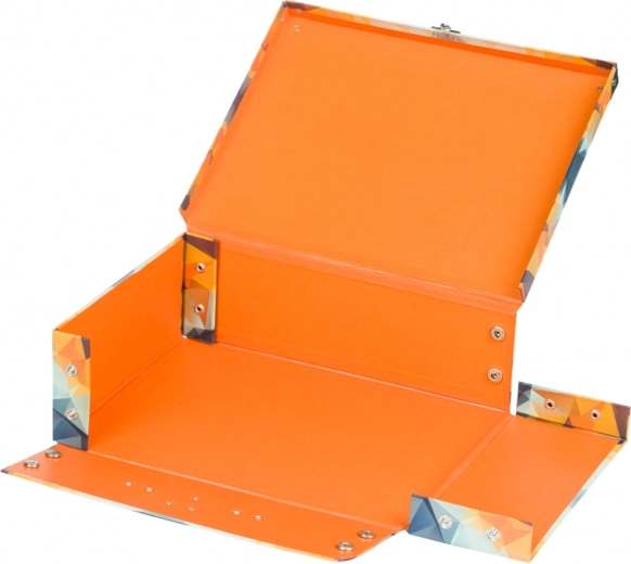 Vzdržljiva konstrukcija s kovinskimi okovi