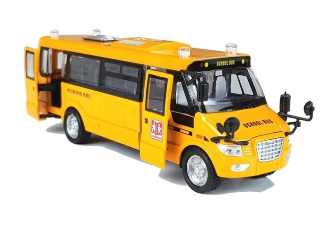 Metal school bus with pull-back motor