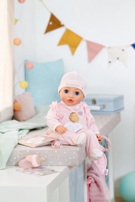 Realistic responses to pacifier and bottle