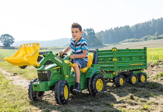 Šliapací traktor John Deere s lyžicou