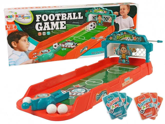 Tischfußballspiel mit Ballwurf und Tor