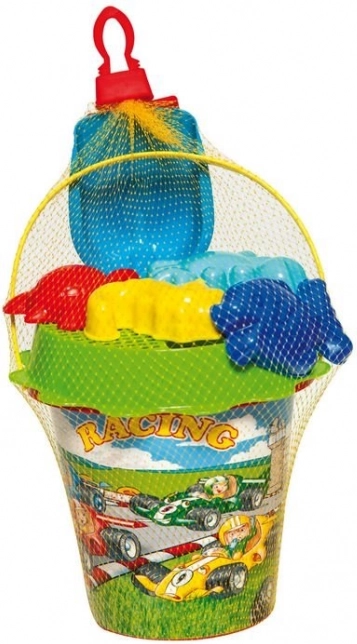Complete 7-piece set for sandy adventures