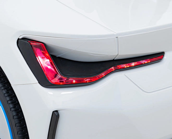 Mașină electrică BMW i4 – Bílé