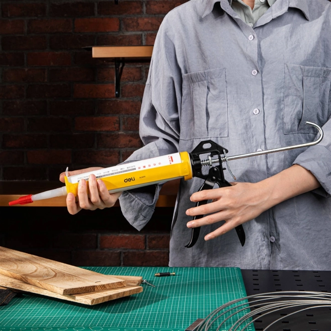 Deli Caulking Gun