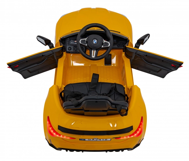 BMW M4 Biele Vozidlo – Žlté