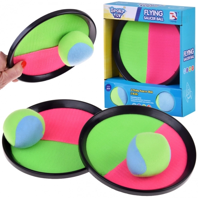 Gioco con racchette e palline di velcro