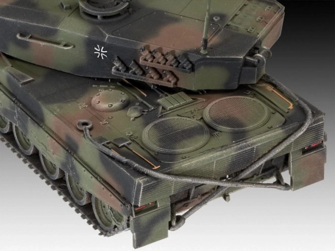 Plastic Model SLT 50-3 Elefant and Leopard 2A4 Tank