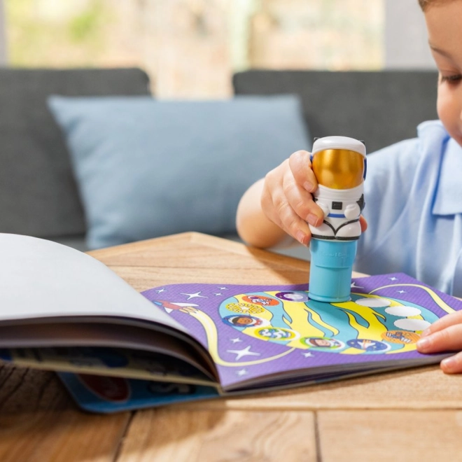Interaktivní astronaut pro kreativní čtení a hraní