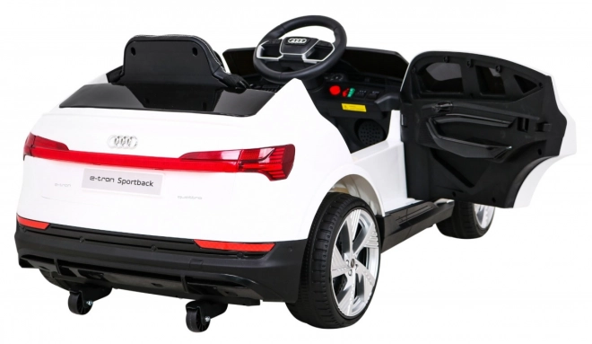 Audi E-Tron Sportback pre deti + Pilot + pohon 4x4 + pomalý rozjazd + rádio MP3 + LED – Biela