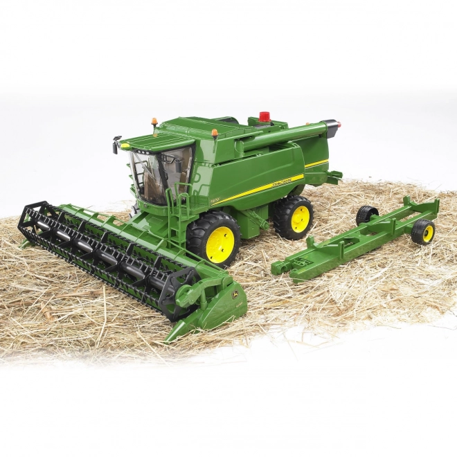 Bruder John Deere T670i Harvester