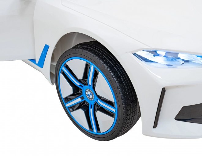 Mașină electrică BMW i4 – Bílé