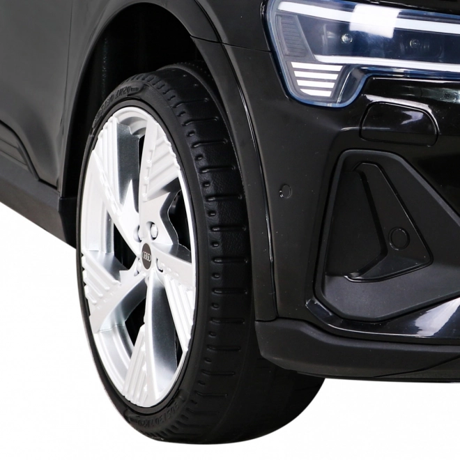 Audi E-Tron Sportback pre deti + Pilot + pohon 4x4 + pomalý rozjazd + rádio MP3 + LED – čierna