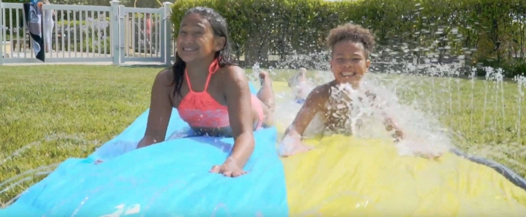 Two lanes for head‑to‑head racing