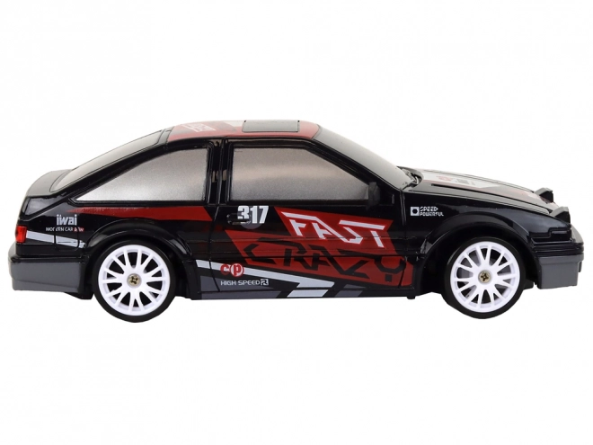 Zuverlässiges ferngesteuertes Sportauto im Maßstab 1:24 mit austauschbaren Rädern