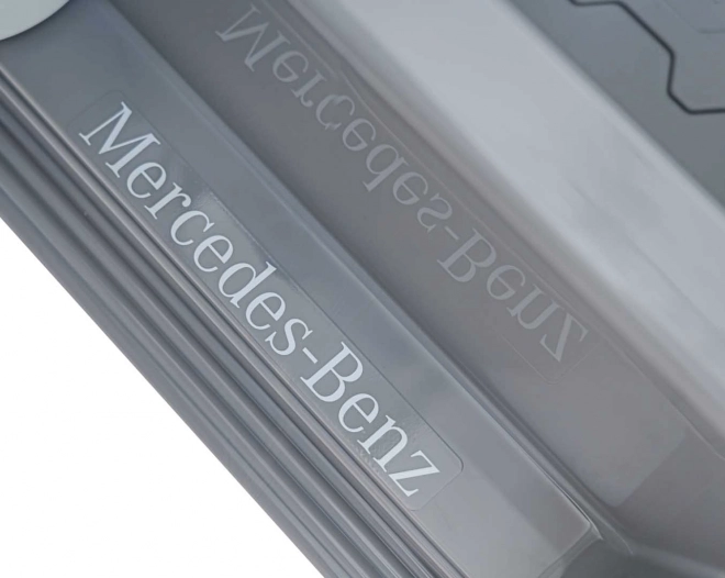Vehiculul Mercedes Benz EQG – Stříbrné
