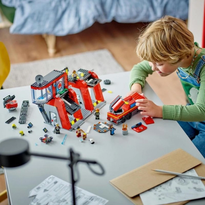 Fire Station With Fire Truck LEGO City