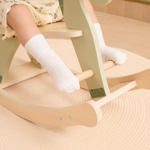 Poignées et repose-pieds confortables pour petites mains et petits pieds