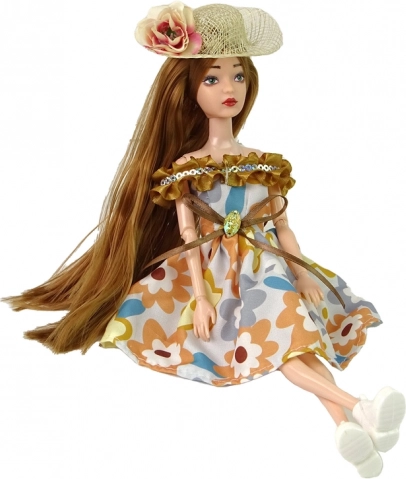 Elegant autumn outfit with floral hat