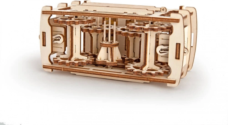 Open mechanics and practical storage space