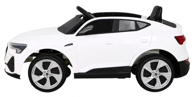 Audi E-Tron Sportback pre deti + Pilot + pohon 4x4 + pomalý rozjazd + rádio MP3 + LED – Biela