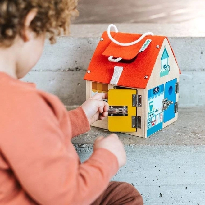 Lilliputiens Wooden House with Locks