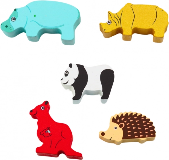Jeu Montessori avec animaux en bois