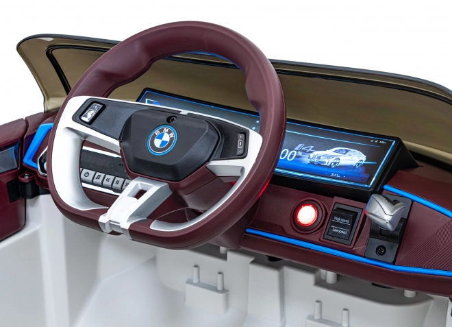 Mașină electrică BMW i4 – Bílé