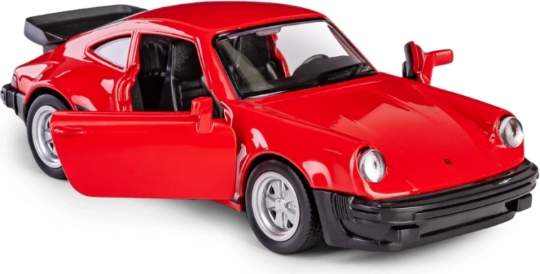 Nyitható ajtók és részletgazdag beltér