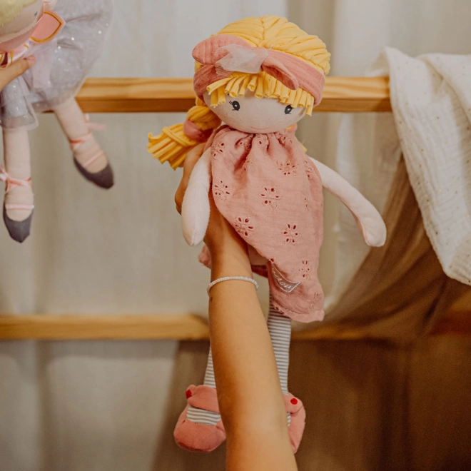 Removable outfits to spark imagination