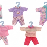 Ruhák és ruhák babákra különböző fajták keveréke