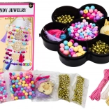 Creatieve set voor het maken van armbanden met kralen en hangers in organizer