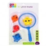 Pêche de petits poissons dans l'eau