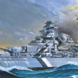 Modello in plastica della corazzata Tirpitz 1:800